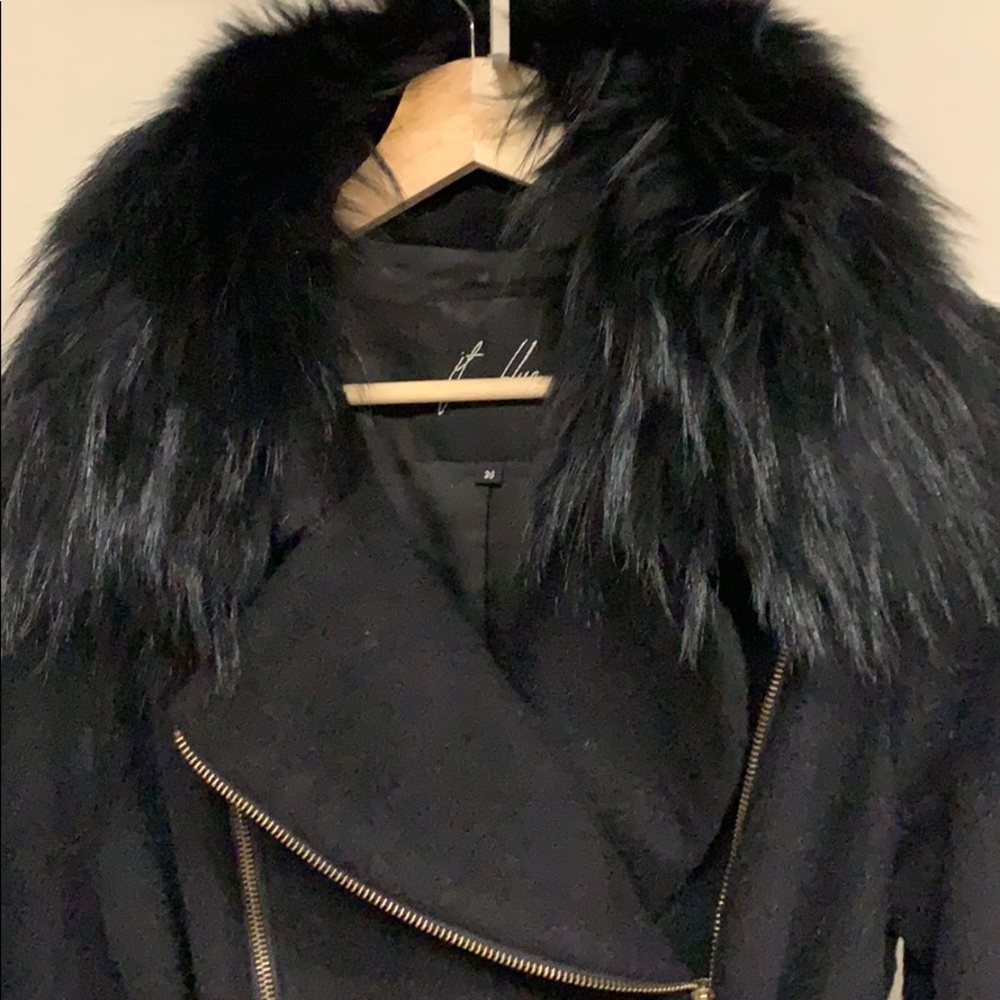 Italian design coat with natural fur. Size S - Picture 4 of 6